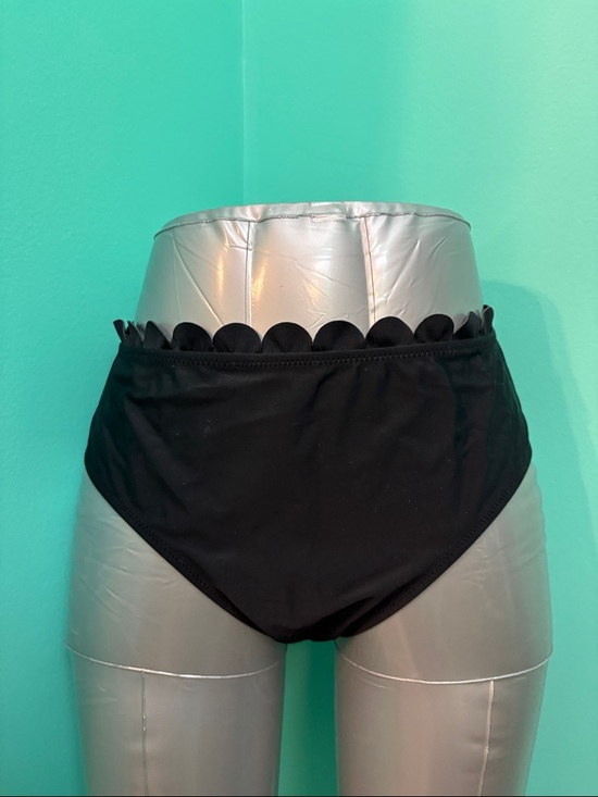 Cupshe Black One-Shoulder Scalloped Bikini Set - Picture 6 of 10